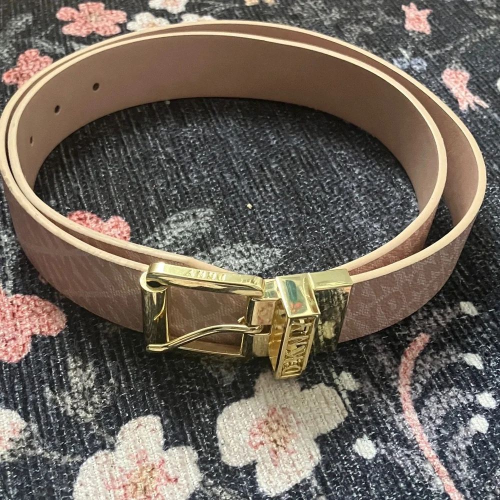 DKNY logo light pink leather belt with gold buckle EUC M/L